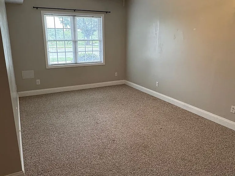 763 Wyndhurst Dr — Photo 36