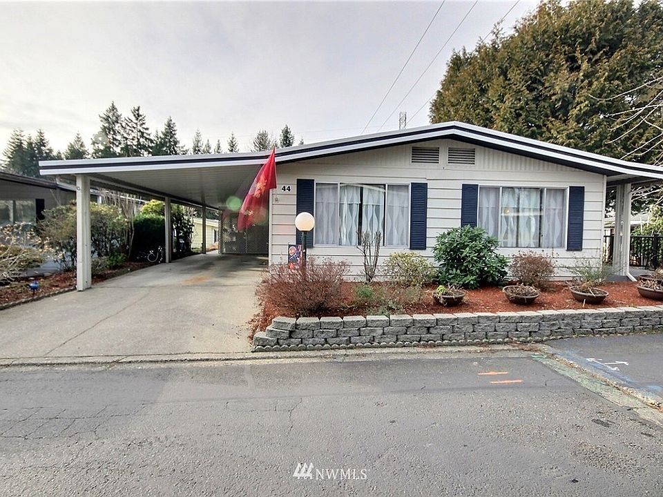 Leisure Estates is a 55+ community that offers a lot of activities for the active adult. Amenities include a swimming pool, hot tub, sauna, mini golf course, pickle ball, club house, exercise room, fenced dog park, trails and parks! The entry is gated and is kept closed after 8 pm at night. This property also offers and sprinkler system in the low maintenance yard, perfect for keeping your plantings green and healthy!