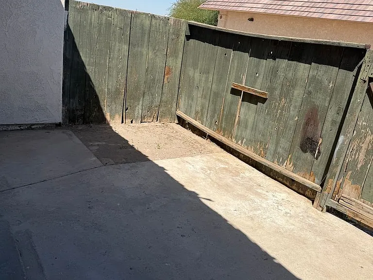 1081 S Avenue A — Photo 12