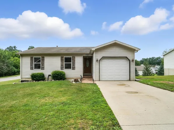910 Butler St, Angola, IN 46703