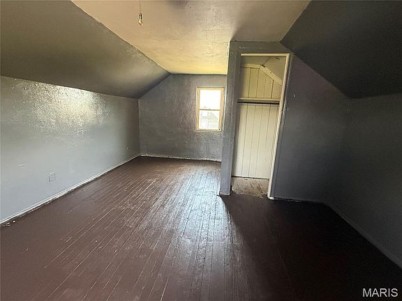 5th image of 802 E Olive St