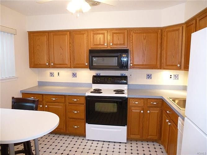 1st image of 102 Buckingham Ct