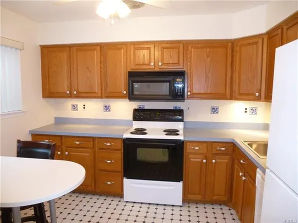 102 Buckingham Ct, Pomona, NY 10970