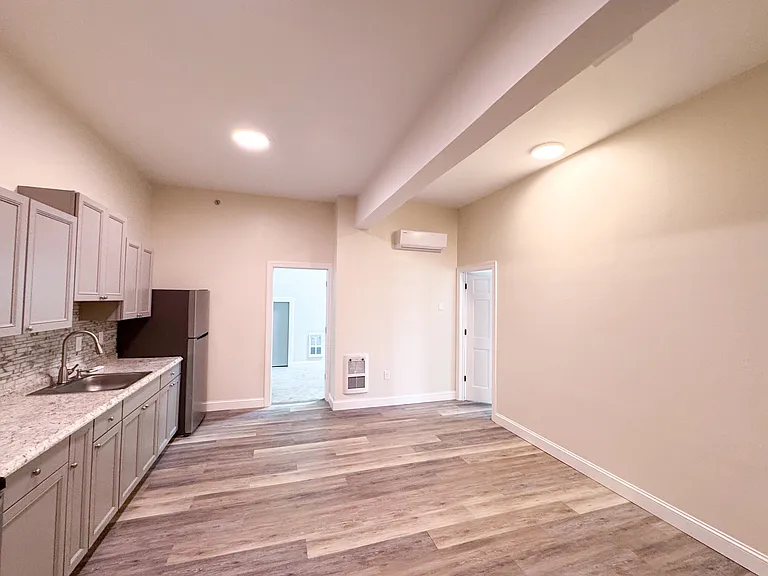 51 S Poplar St #301 — Photo 7