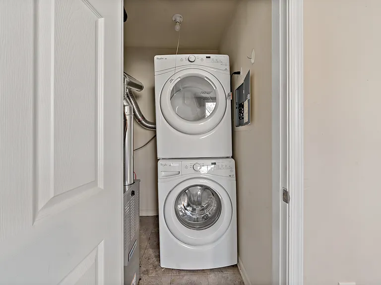 443 Fairmount Ave #C — Photo 16