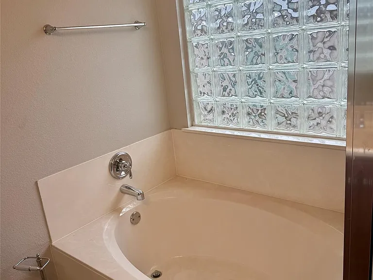 315 Nottingham Loop — Photo 9