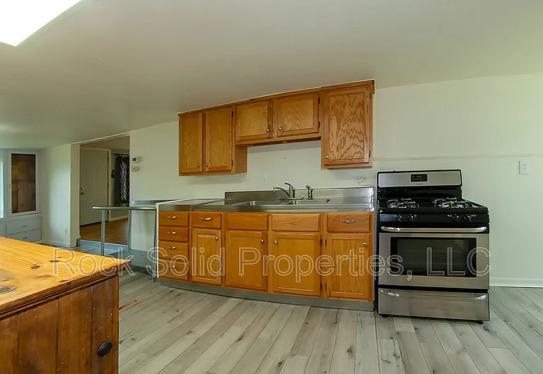 210 Seymour Ave — Photo 16