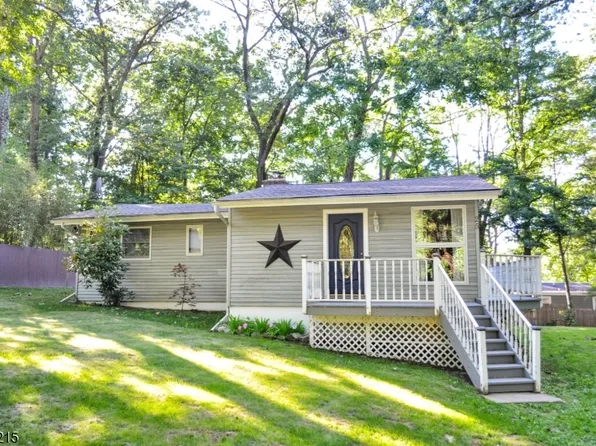 25 Woodland Trl, Vernon Twp., NJ 07419