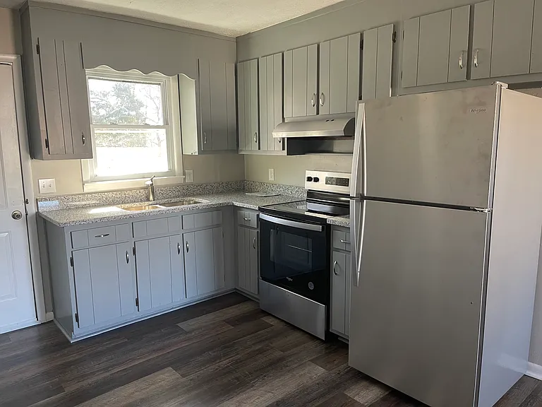 305 Houseal St — Photo 3