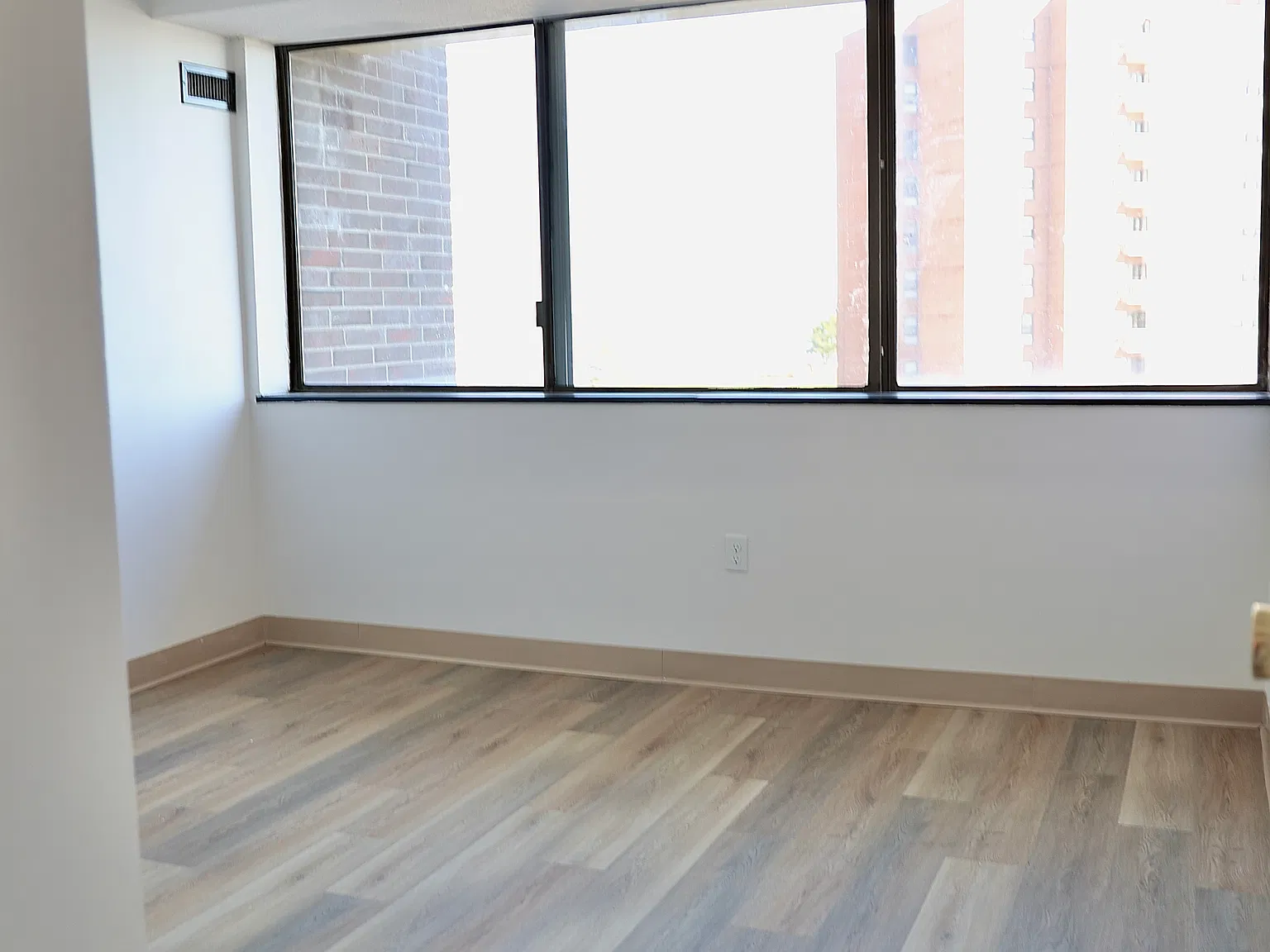 2 bed, 1100 sqft, $3,150 — Photo 3
