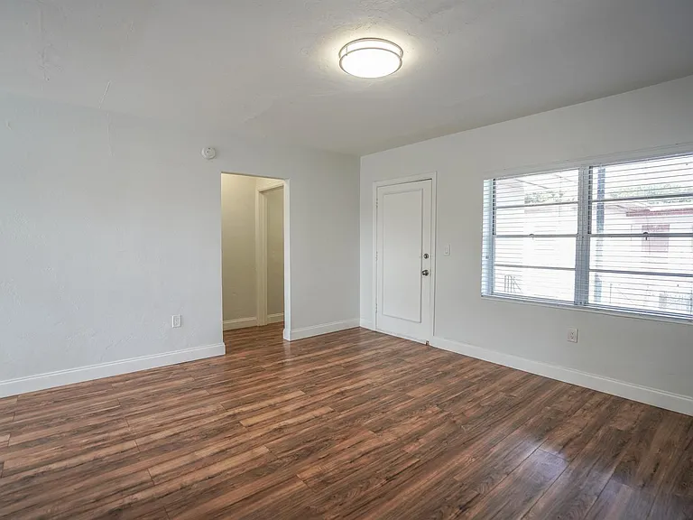 433 NE 82nd St #11 — Photo 10