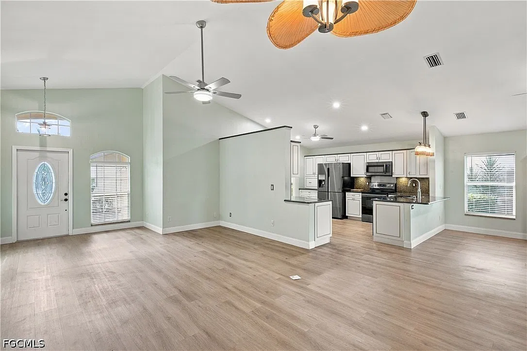2 bed, 2.0 bath, 1677 sqft, $2,250 — Photo 2