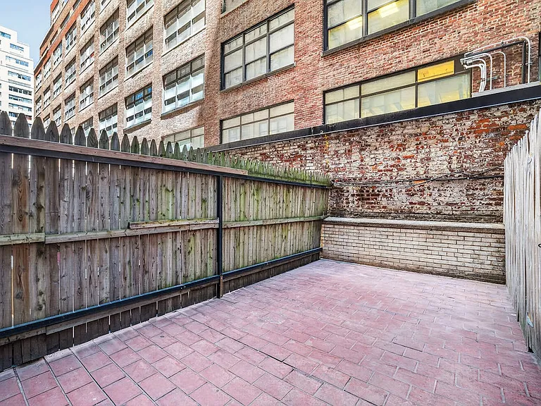 310 E 44th St #221 — Photo 7