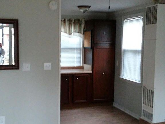 Living Room/Dining Area