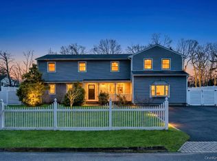 10 Winnetica Lane, East Islip, NY