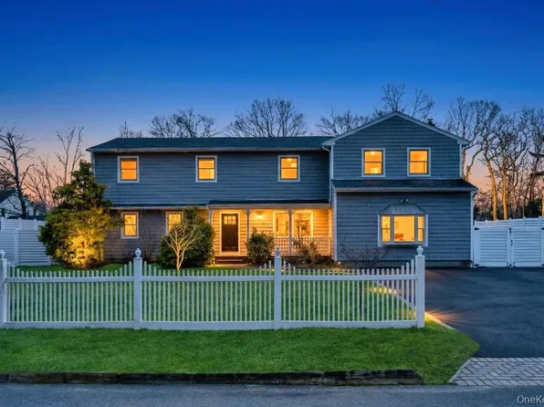 10 Winnetica Lane, East Islip, NY 11730