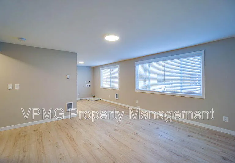 4420 Gibbons St #B — Photo 12