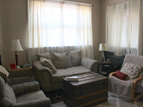 3rd image of 814 Henry Ave SE