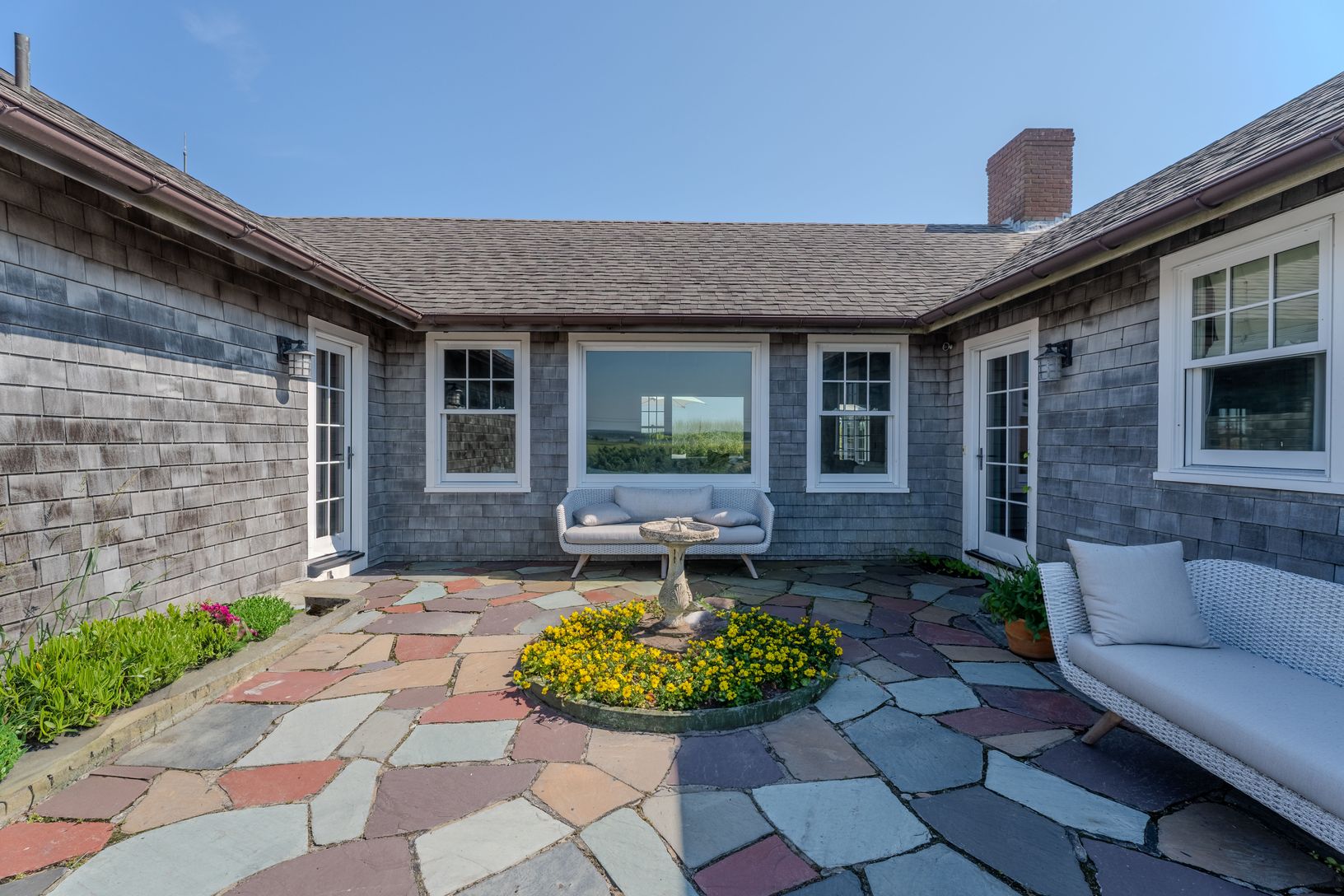  Lovely charming courtyard