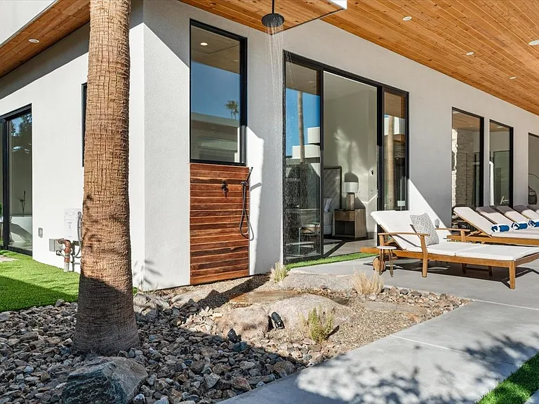 524 E Miraleste Ct — Photo 65