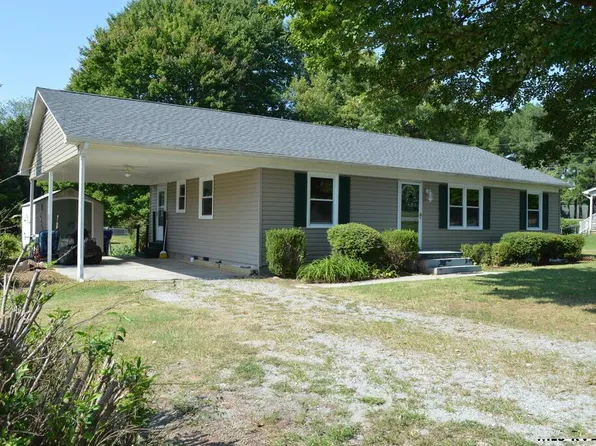 802 Woodland Dr, South Hill, VA 23970