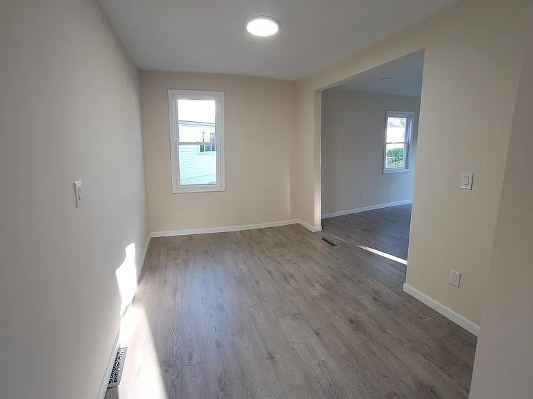 20 Oak Ave — Photo 11