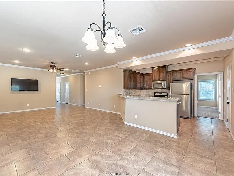 4001 Golden Eagle Dr #B — Photo 3