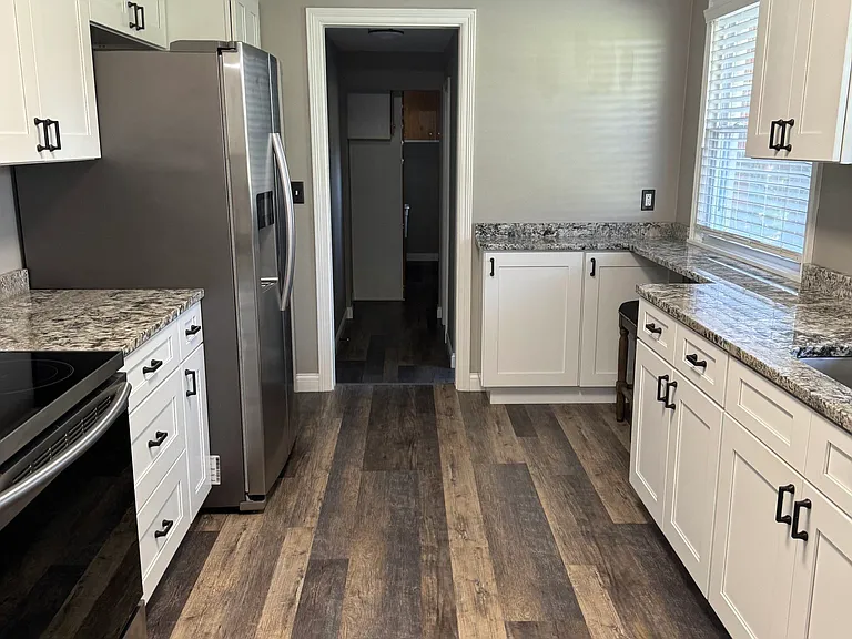 312 Downing Dr — Photo 4