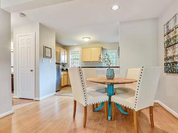 5th image of 1303 E Abingdon Dr APT 1