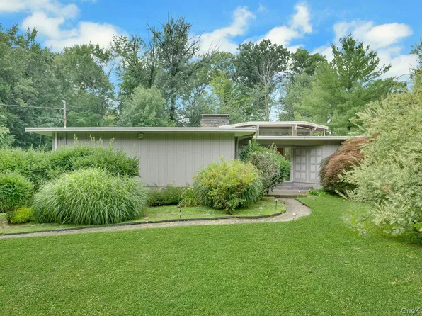 107 Holly Pl, Briarcliff Manor, NY 10510