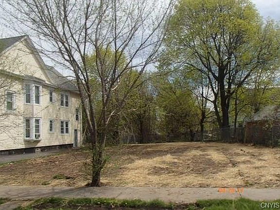 2nd image of 121 Dearborn Pl