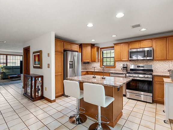 3rd image of 195 Falmouth Rd #10