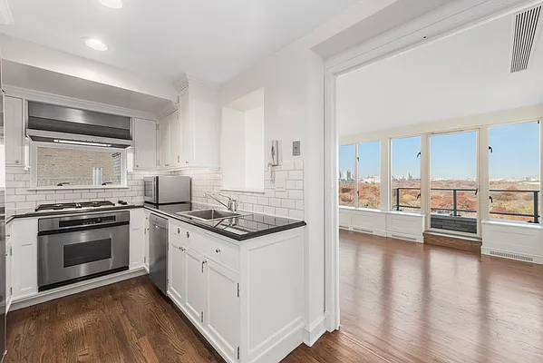 Rented by essential NEW YORK Real Estate | media 77