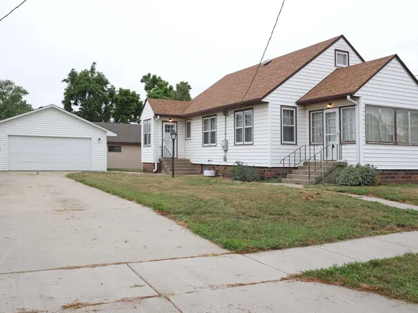 S Cedar St, Lennox, SD 57039