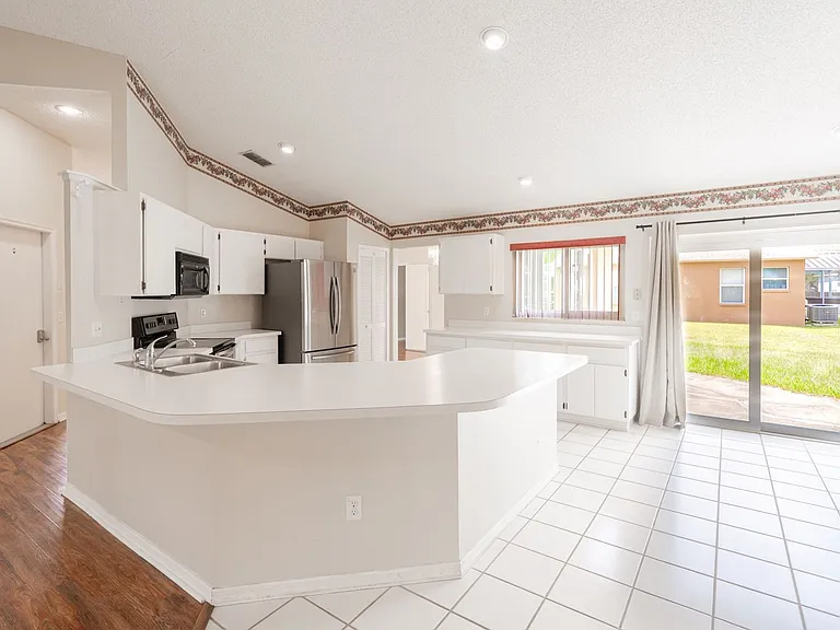 10435 Crestfield Dr — Photo 15