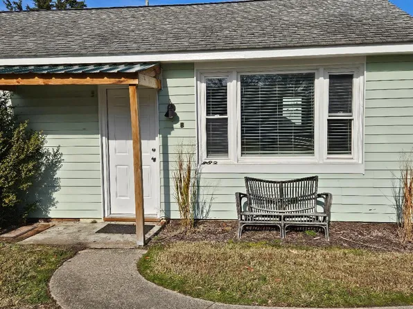 282B E Fairway Dr #B, Kilmarnock, VA 22482