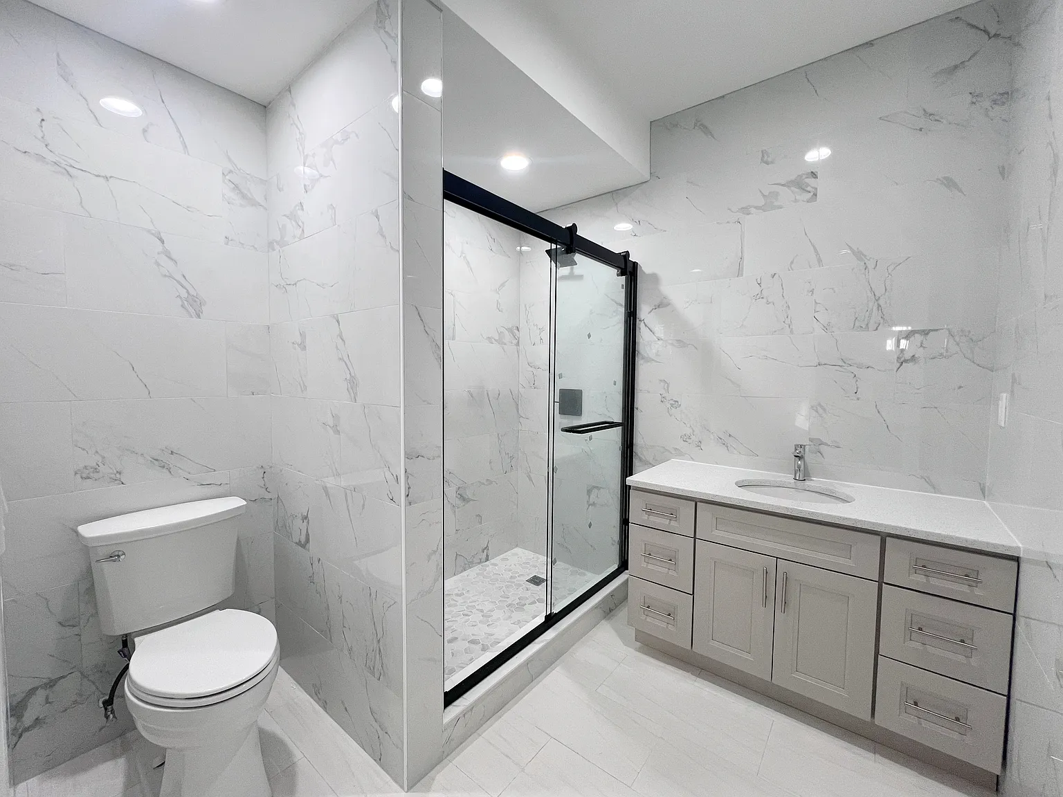 1 bed, 900 sqft, $1,800 — Photo 2