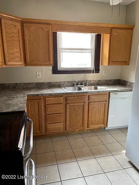 3 bed, 2.0 bath, 2000 sqft, $1,800 — Photo 3