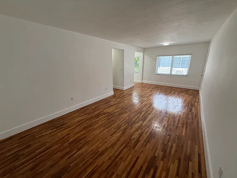 406 Malaga Ave #4 — Photo 2