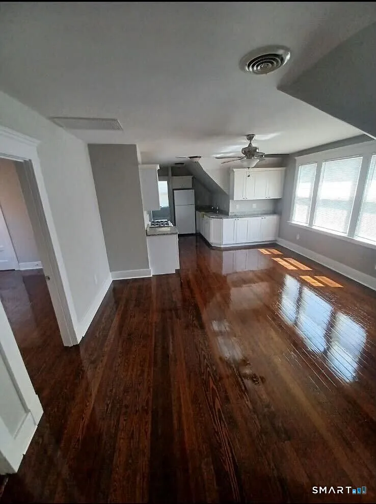 3 bed, 1.0 bath, 898 sqft, $1,800 — Photo 2
