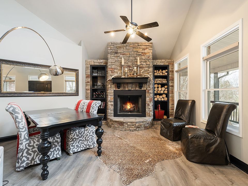 13th image of 442 Lakeview Cir