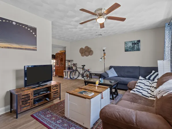 27 B Asselin St #2, Warren, RI 02885