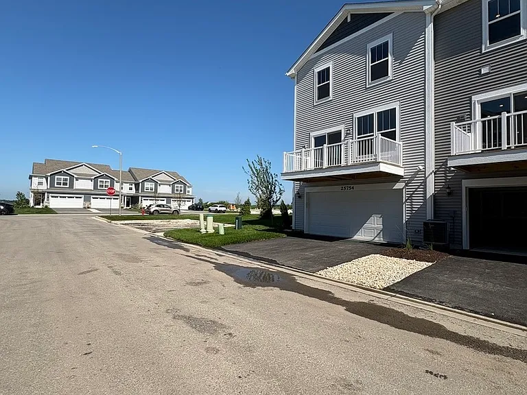25752 W Yorkshire Dr — Photo 4