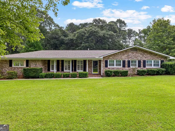 90 Georgian Ter, West Point, GA 31833