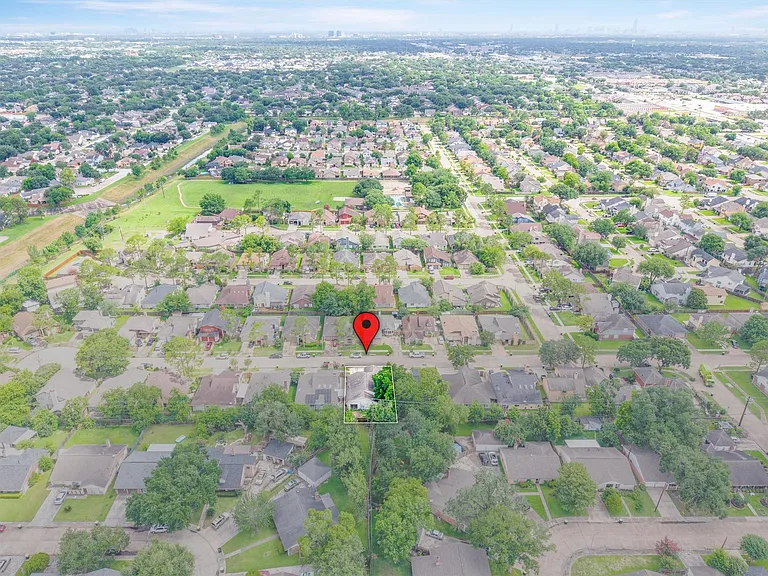 7815 Royan Dr — Photo 24
