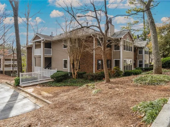 302 Barrington Hills Dr, Sandy Springs, GA 30350