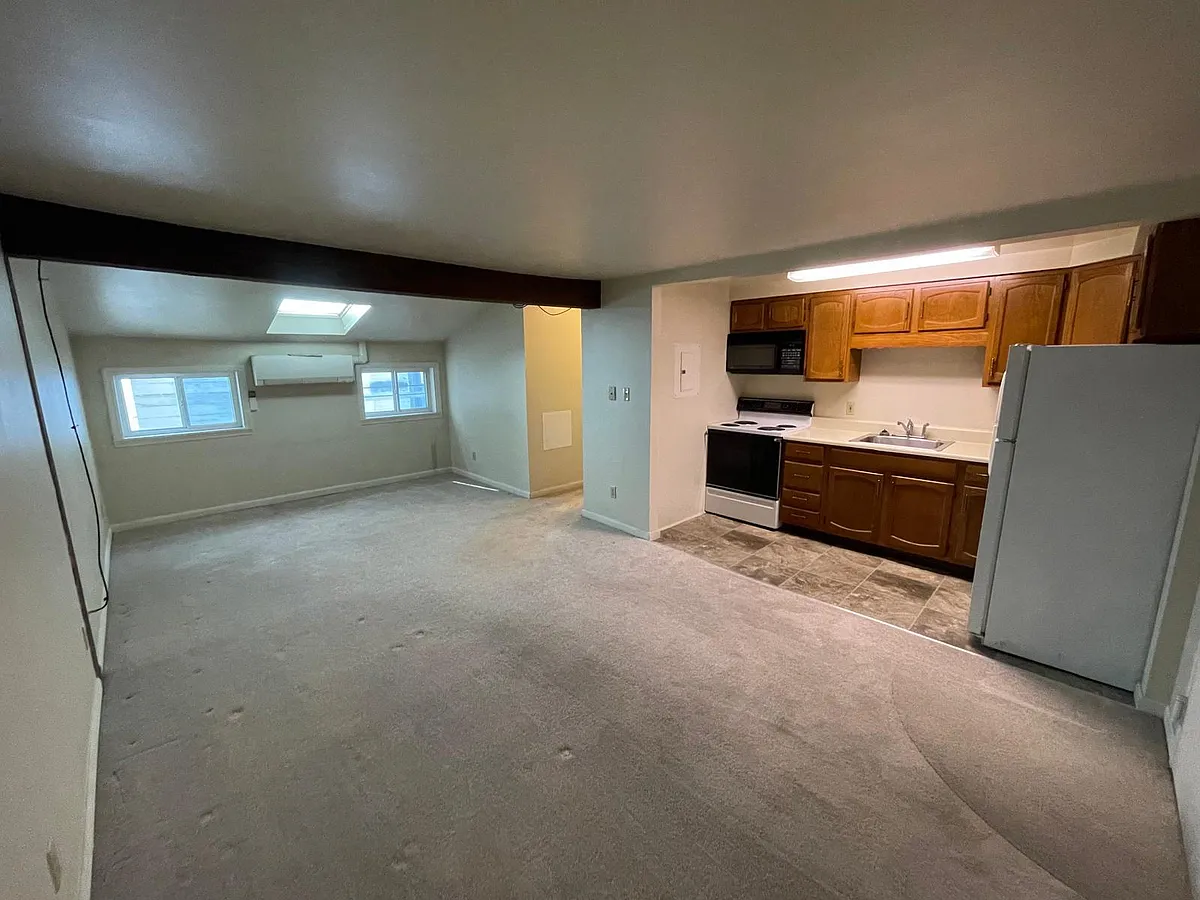 Building Photo - 105 & 107 N Hanover St #107