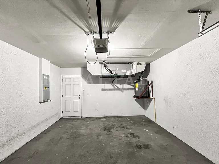 2130 NE 8th Pl — Photo 34