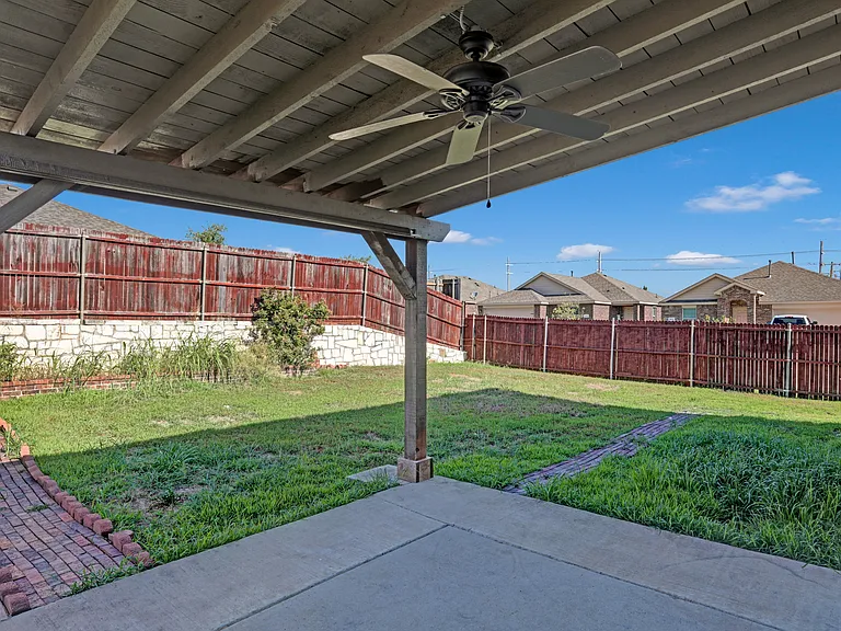 2138 Meadow View Dr — Photo 28