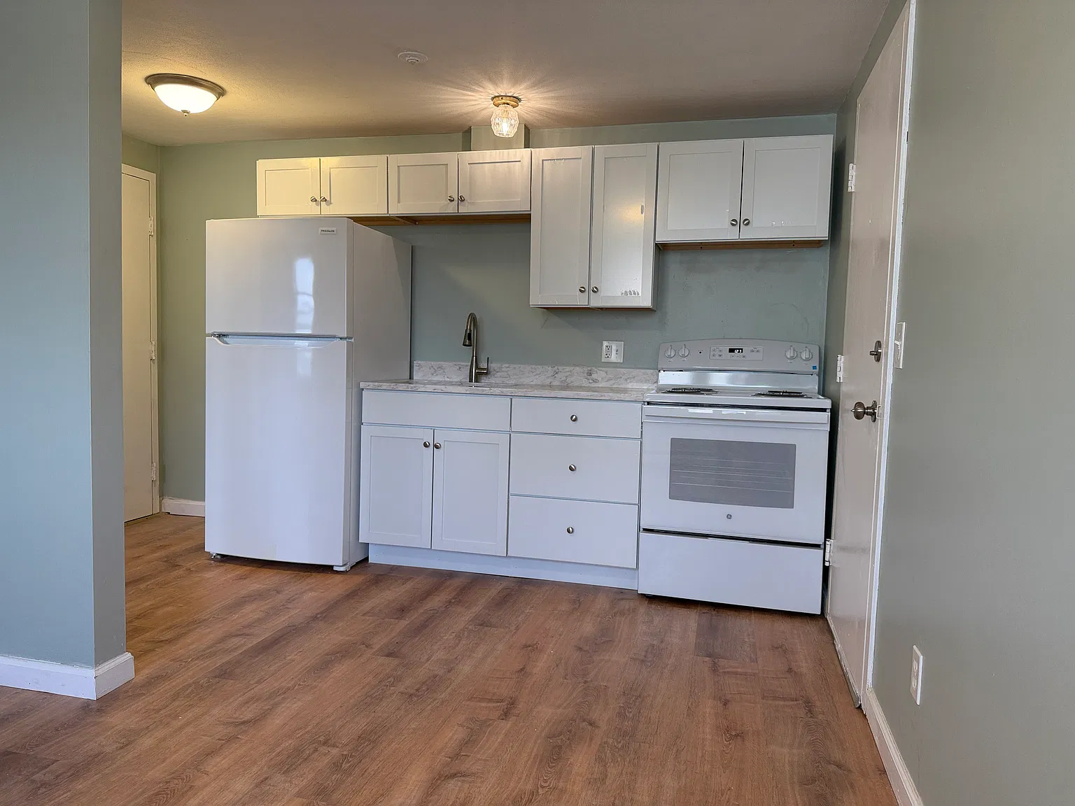 1 bed, $1,300 — Photo 1